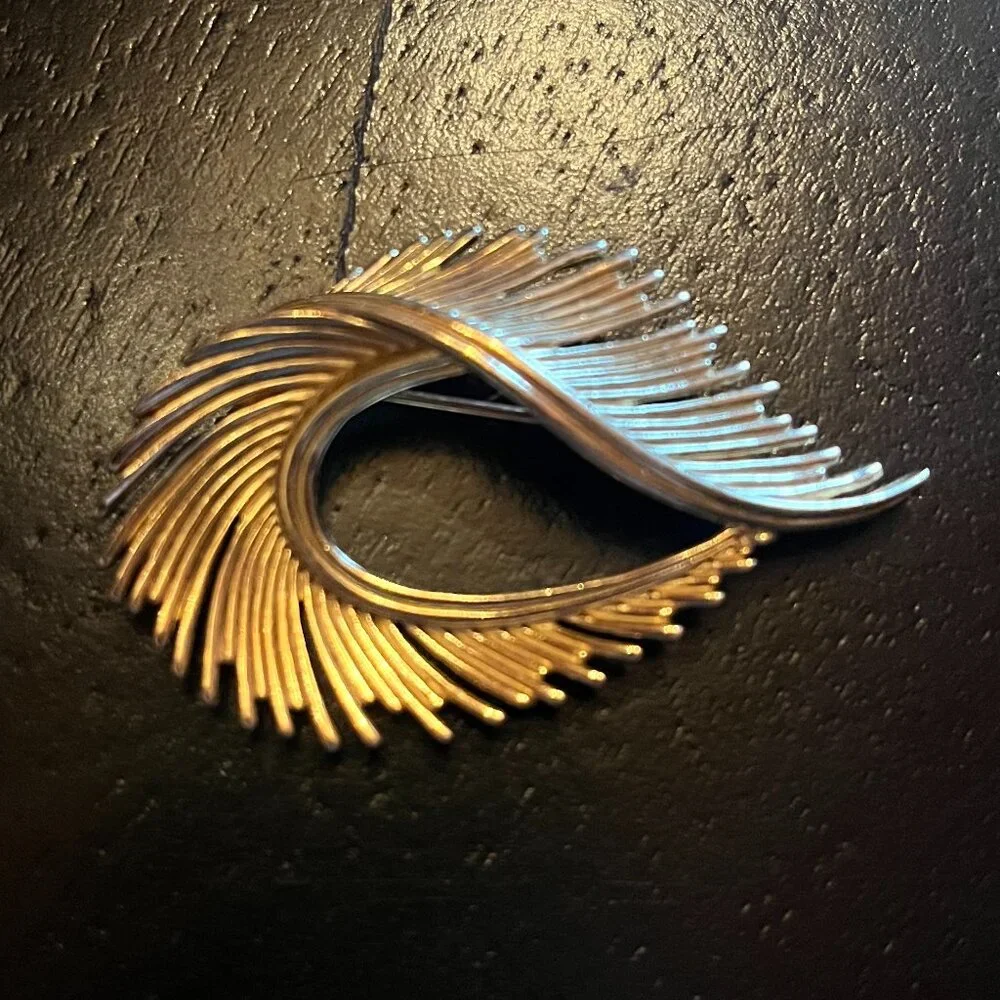 Vintage Gold Tone Crown Trifari Leaf Design Brooch